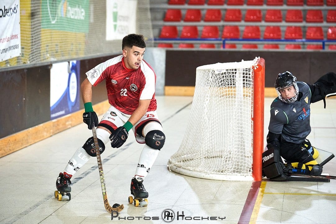 josete8877's tweet photo. Derrota del CPA en el tramo final en Olot 😒
CH OLOT 4-@ClubPAlcobendas 3
#OKLigaPlataMasc
Los de #Alcobendas cierran la 1ª vuelta en una difícil 9ª posición y lejos de la zona noble de la clasificación 📊 
PJ 1️⃣1️⃣ G 4️⃣ E 2️⃣ P 5️⃣
#ForzAlco 💯
📸 PHOTOS HOCKEY https://t.co/j0Eg3CDEM2