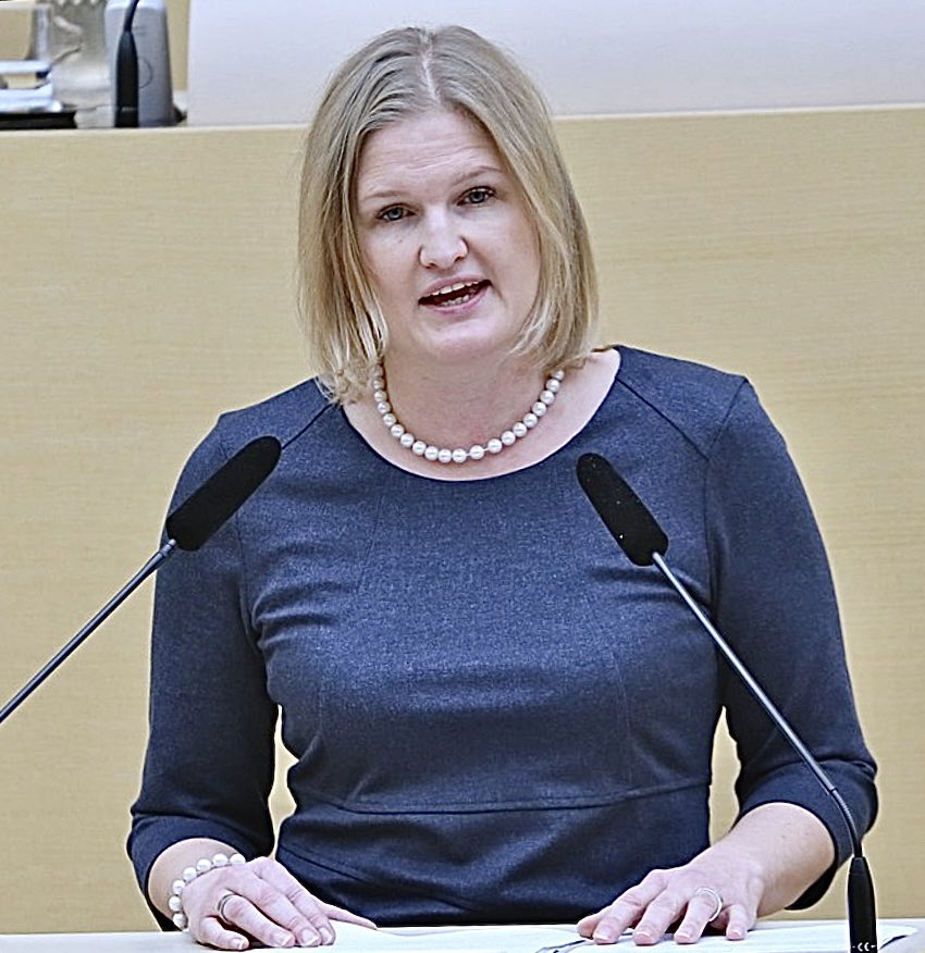 Paula44212447's tweet image. Sie ist ein Arschloch! 

@AfD 🖕🏽

#fuckafd #ebner #Německo #Bavorsko