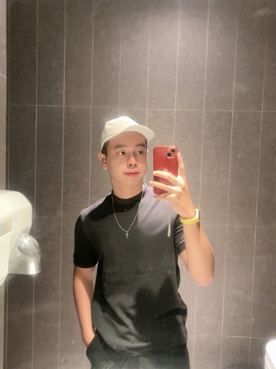 KeygabrielO's tweet photo. Eww my cheeks 🤏🏻 capek :( https://t.co/JDNXuNPfrC