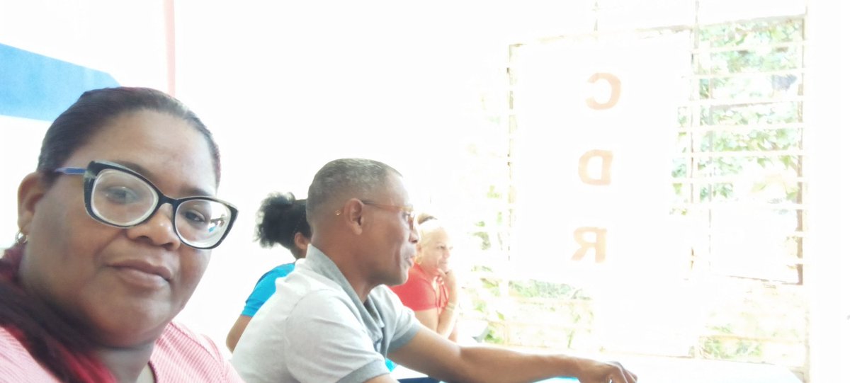 cuevas_amo53108's tweet photo. Secretariado Municipal en los #CDRPlaya como parte del vínculo de los
#CDRHabana porque unidos #SomosDelBarrio https://t.co/EKHW6HJjSu