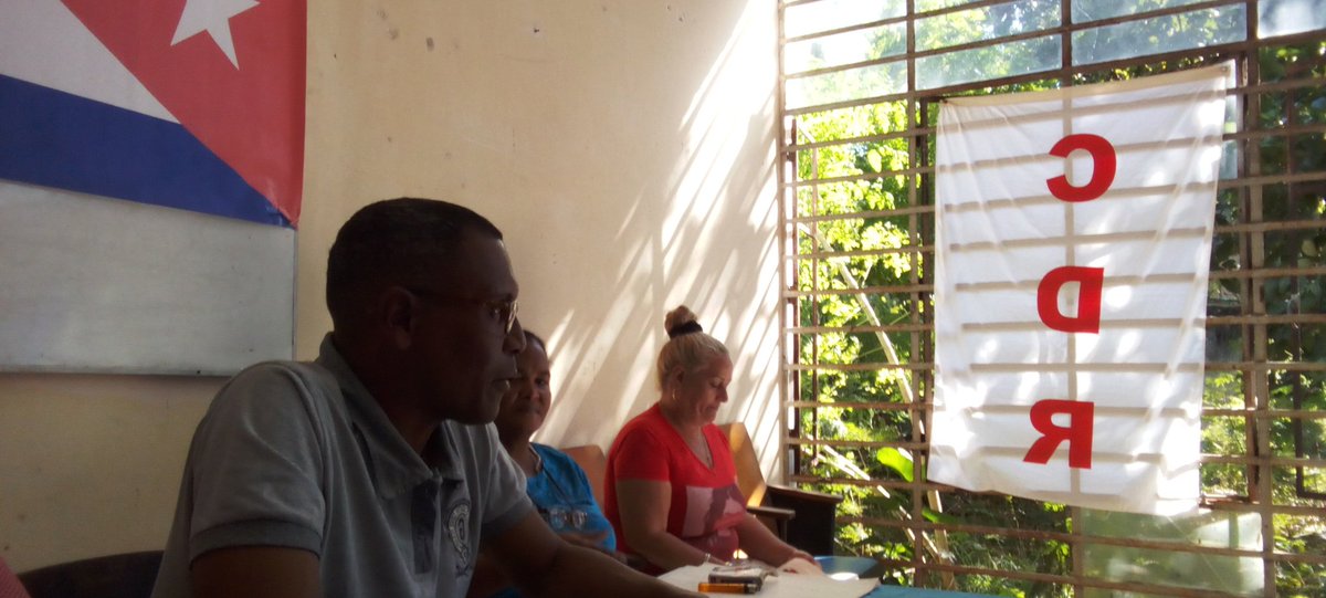 cuevas_amo53108's tweet photo. Secretariado Municipal en los #CDRPlaya como parte del vínculo de los
#CDRHabana porque unidos #SomosDelBarrio https://t.co/EKHW6HJjSu