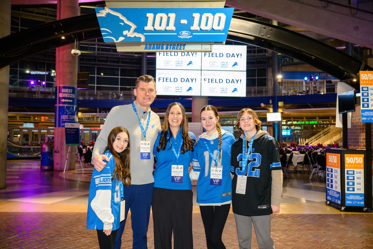 GameOnCancerDET's tweet image. #GameOnCancer is roaring with pride as we cheer on the @Lions in their first playoff game tonight! 🦁💙 Throw on your Lions gear, rally your squad &amp;amp; let's show the world what #OnePride is all about. Let's go, Lions! 🏈🔥 Comment 🦁 if you're cheering on our friends!
#DetroitLions