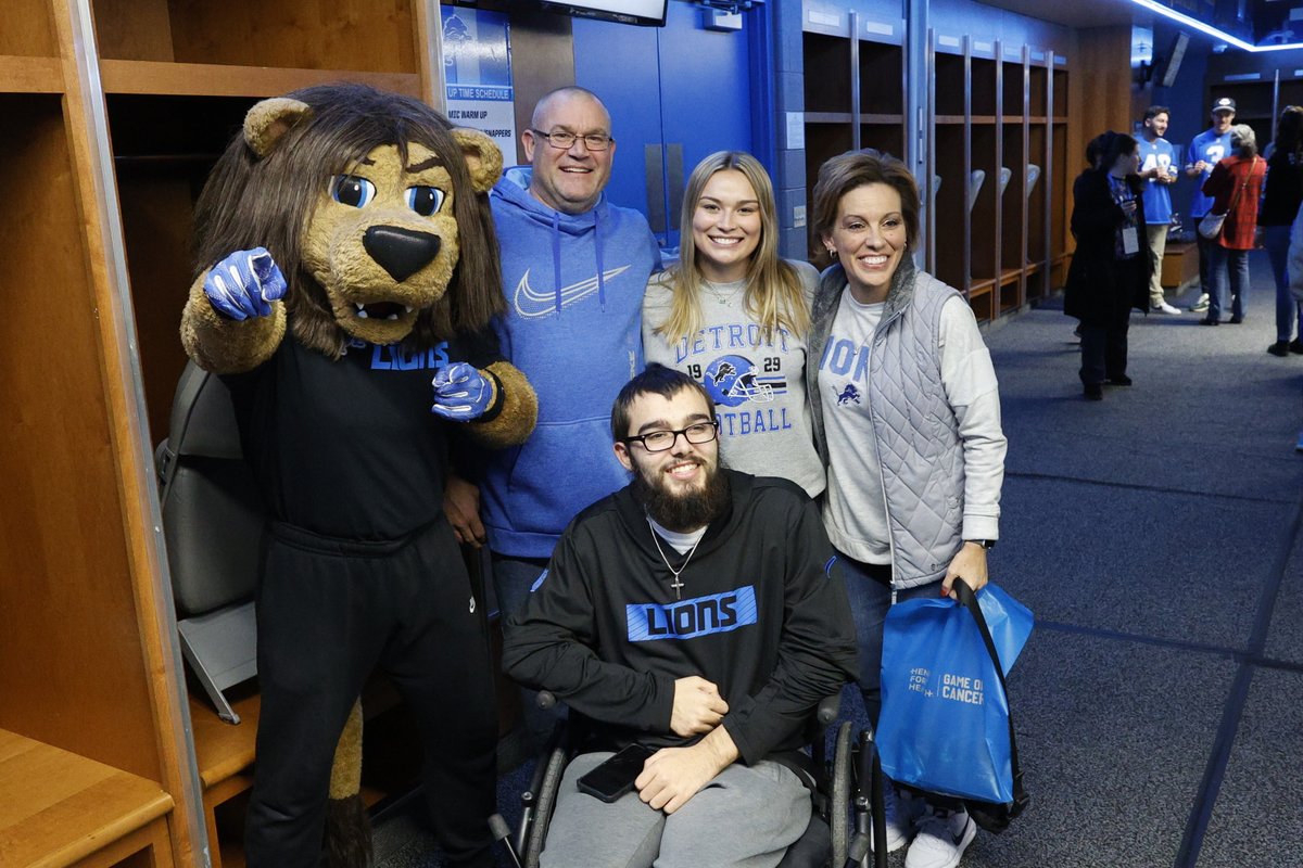 GameOnCancerDET's tweet image. #GameOnCancer is roaring with pride as we cheer on the @Lions in their first playoff game tonight! 🦁💙 Throw on your Lions gear, rally your squad &amp;amp; let's show the world what #OnePride is all about. Let's go, Lions! 🏈🔥 Comment 🦁 if you're cheering on our friends!
#DetroitLions