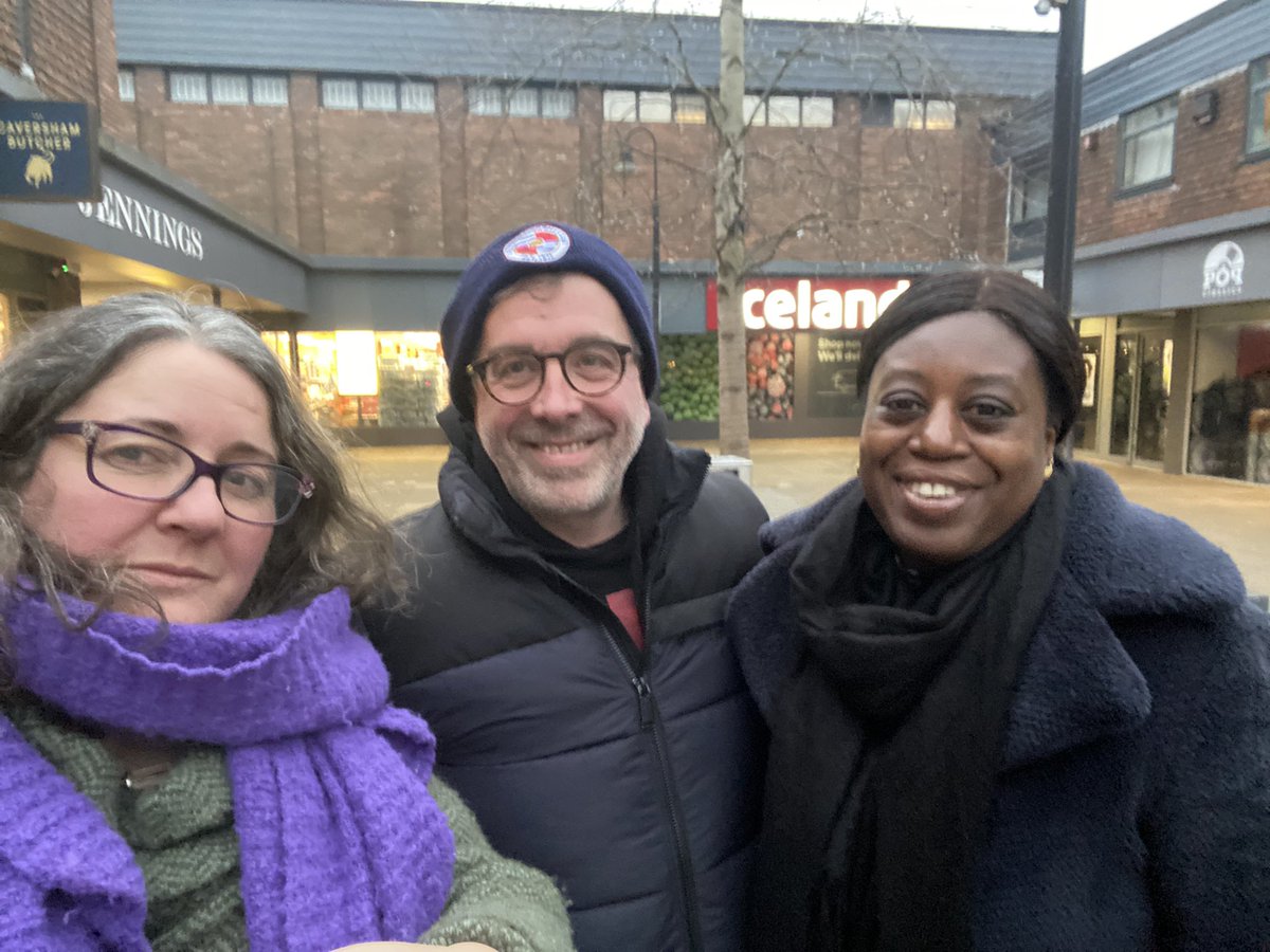 Thanks to the residents who came to this afternoon’s #Thames ward surgery and to <a href="/wearevegivores/">Vegivores</a> for hosting us. Some good conversations about parking, planning and transport. Next month’s surgery will be at St John’s and St Stephen’s on Orts Road: all Thames residents welcome!