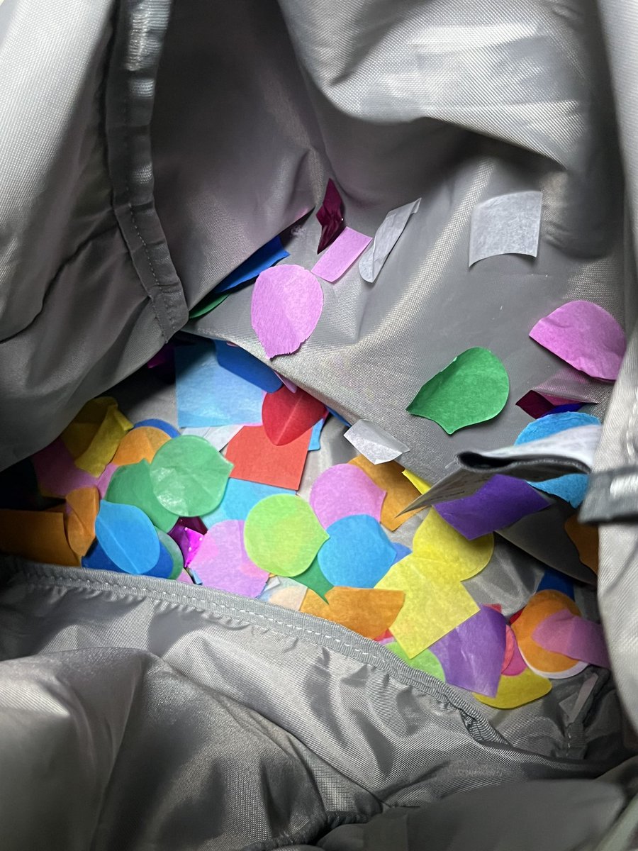 플로어분들은 부디 가방 닫고 공연 보세요•••