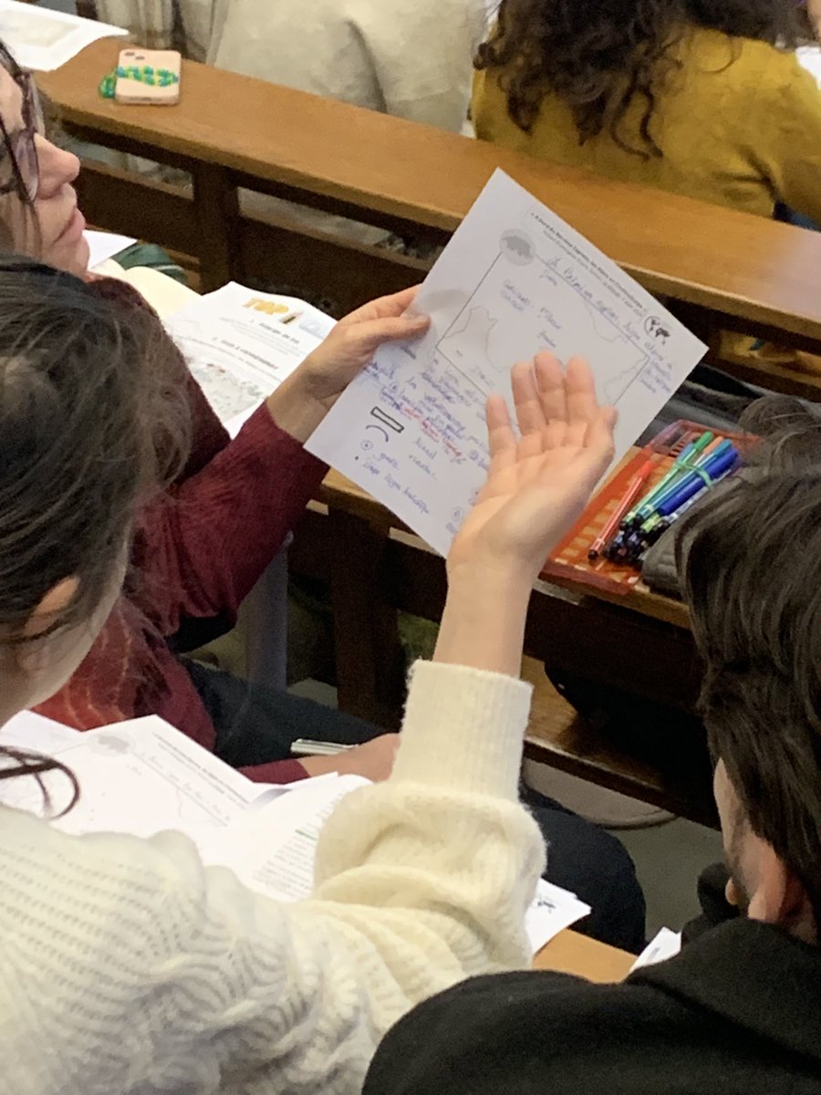 CamilleLambin04's tweet photo. 1h pour faire une carte à partir d’un article ! Un vrai challenge relevés avec enthousiasme par les collègues. Les élèves adorent ces moments aussi ! https://t.co/tp2aDzt9Cc