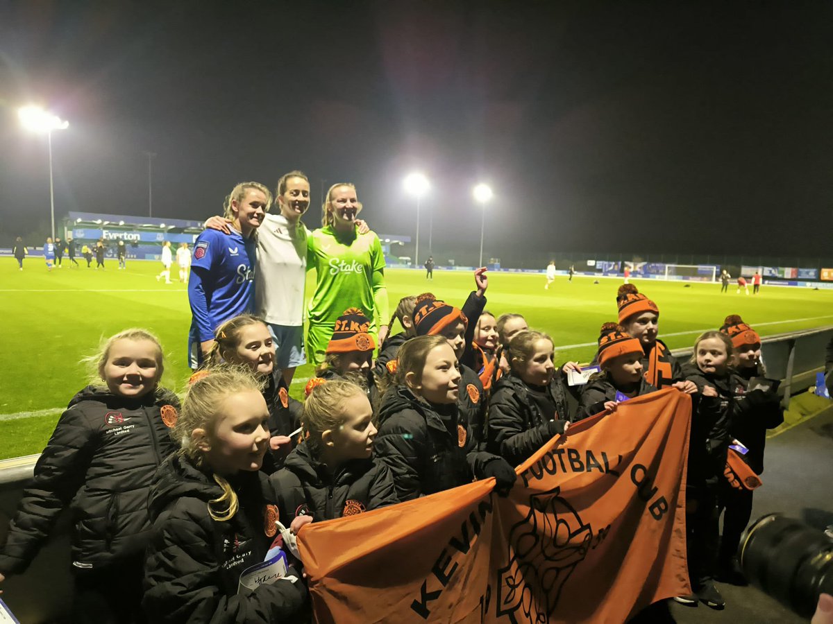 stkevinsfc's tweet photo. Thanks to Courtney, Anna and Heather for taking time out after the game to say hello to the u9 girls tonight the girls had a blast 🇮🇪🧡🖤.
@FAIWomen @court_brosnan18 @reptracker https://t.co/r9W4dioh13