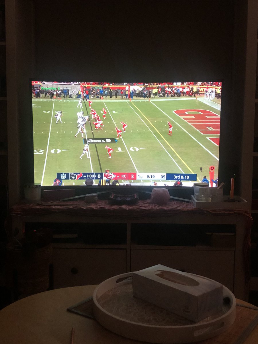 Que mejor manera de pasar el Sábado noche que viendo a los actuales campeones #InterceptadosPorLaNFL