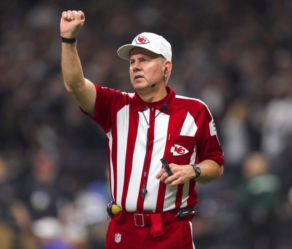 HflPhon's tweet image. refs at it already 😂😂😂