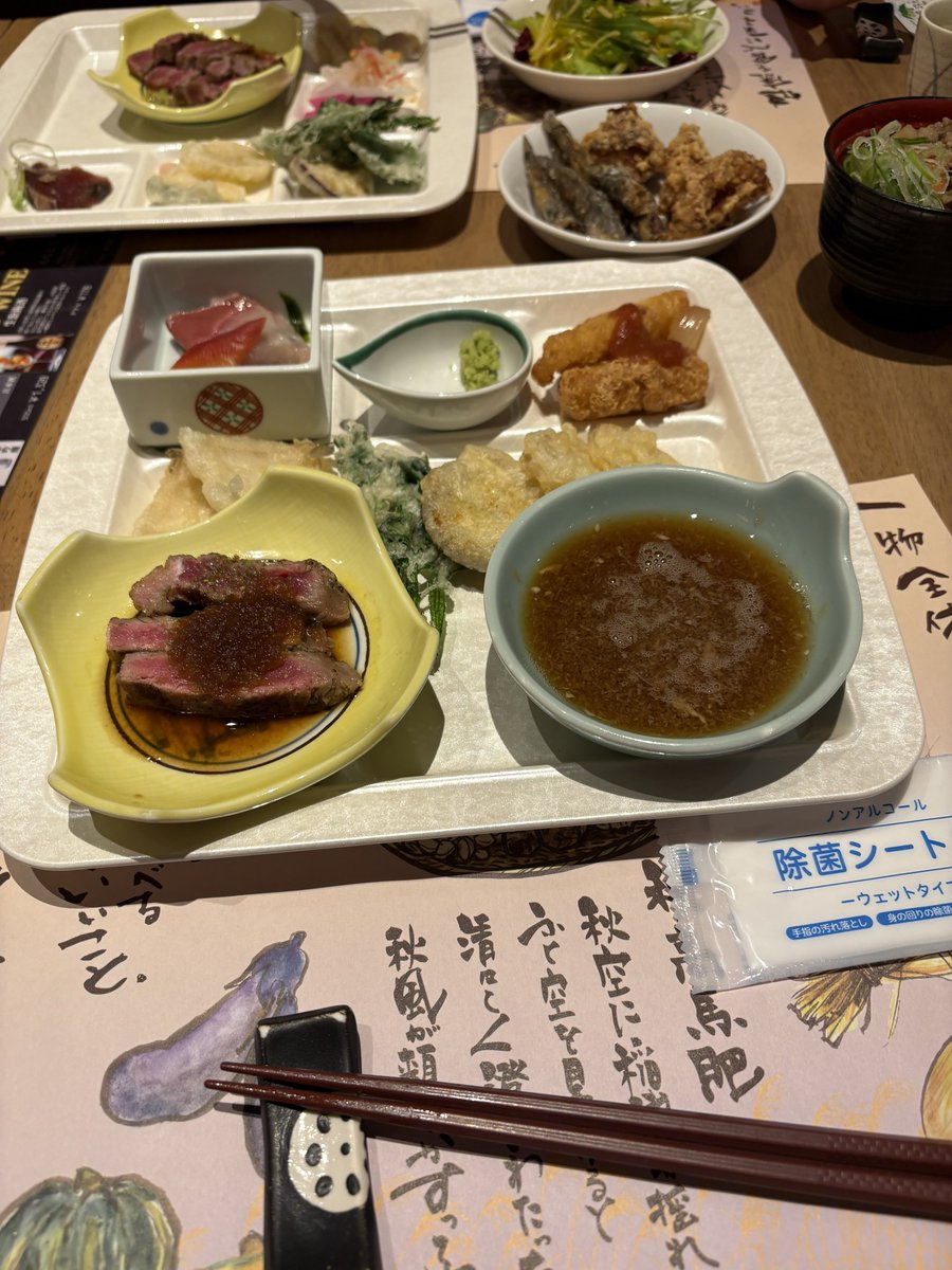 makiosakeski's tweet photo. 今年は泊まった宿、温泉について備忘録としてここに記して行こうと思う
1発目は
岳温泉　陽日の郷　吾妻館

https://t.co/zIT4iAg6si

割引き使ったのはあるけど、良コスパ
お湯と、二本松の日本酒が格安で飲めるバーが良かった。この量で440円はおかしい
泉質はph2.5の酸性含硫黄泉。
好きな湯です。 https://t.co/KRRQ2MYDCZ