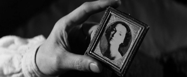 elmsbe's tweet photo. Souvent cité comme le moins Lynchien de ses films, Elephant Man est pourtant l’emblème de tous les codes du réalisateur. Infiniment poignant et violent où son et image ne font qu’un, l’oeuvre de David Lynch reste un classique d’humanisme sans jamais tomber dans le conventionnel. https://t.co/PYUfHmxjr1