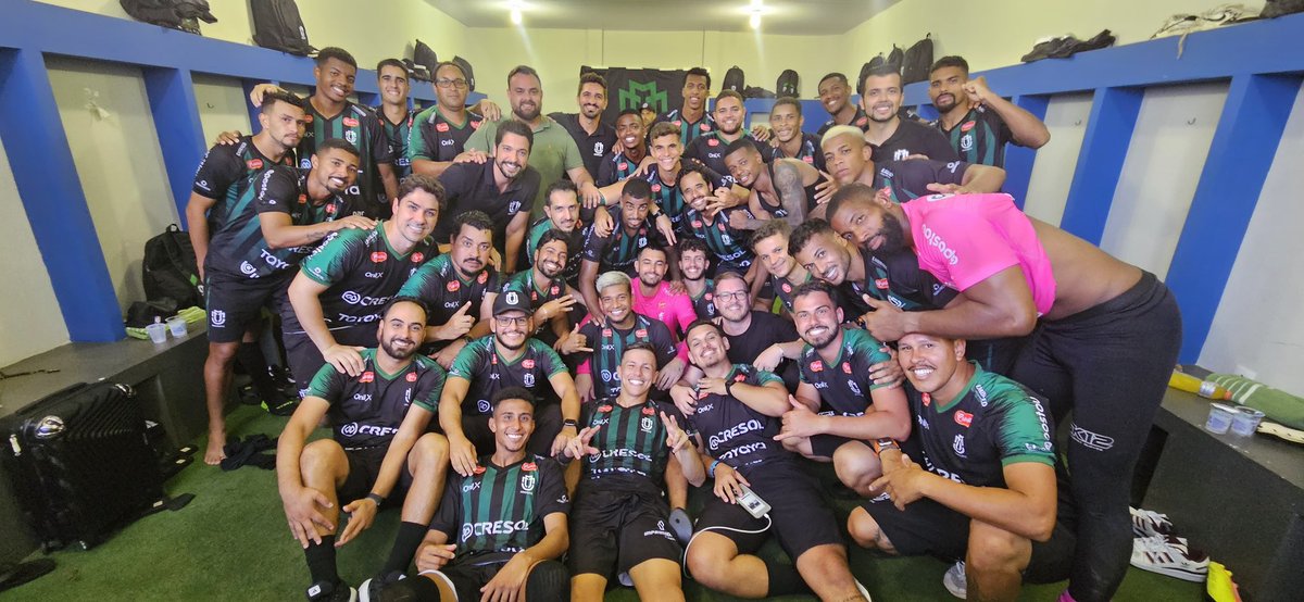 maringafc's tweet photo. A FOTO DO TIME QUE QUEBROU O TABU! 🤪📸

VENCEMOS O CLÁSSICO E CONTINUAMOS JUNTOS, EM BUSCA DOS NOSSOS OBJETIVOS! 

MARINGÁ FUTEBOL CLUBE, MAIS QUE UM TIME, UMA CIDADE! 🖤🤍💚

📸 @brroaraujo 

#maringafc #maringa #mfc #futebol #tricolor #brasileiro #sériec #campeonato #Paranaense2025