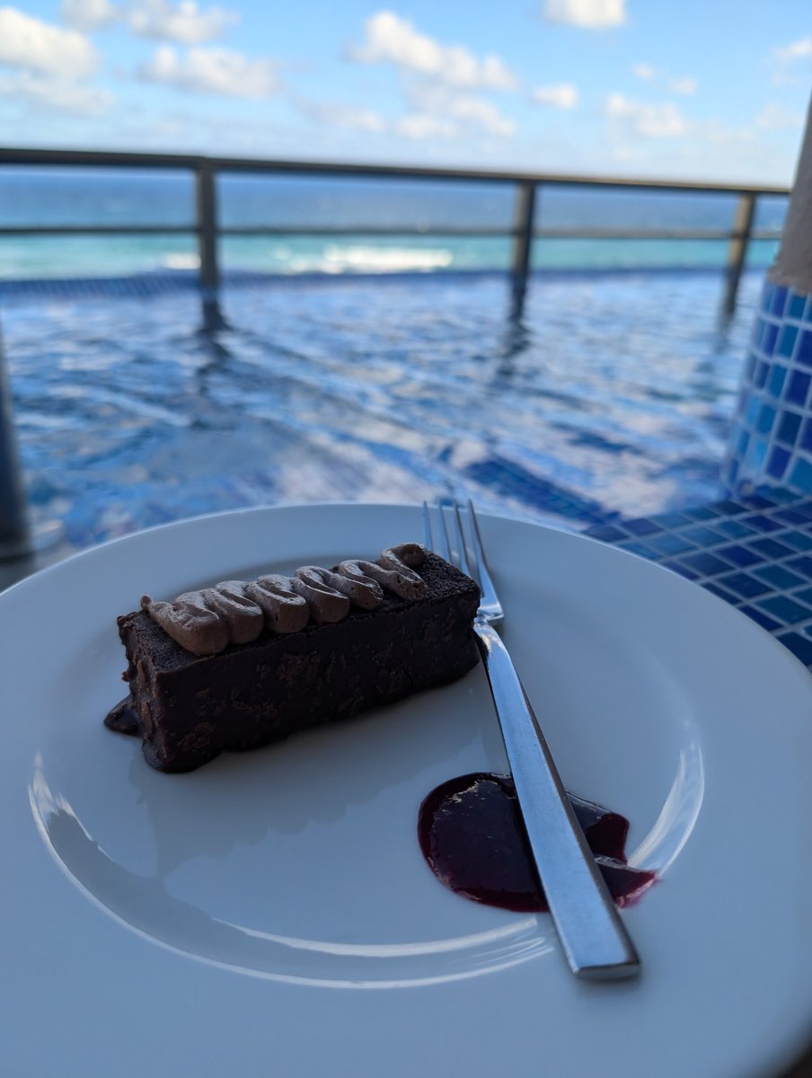 0x_kay's tweet photo. Chocolate cake and ocean views, don't even ask me about my diet. https://t.co/u3kYEjnFlN