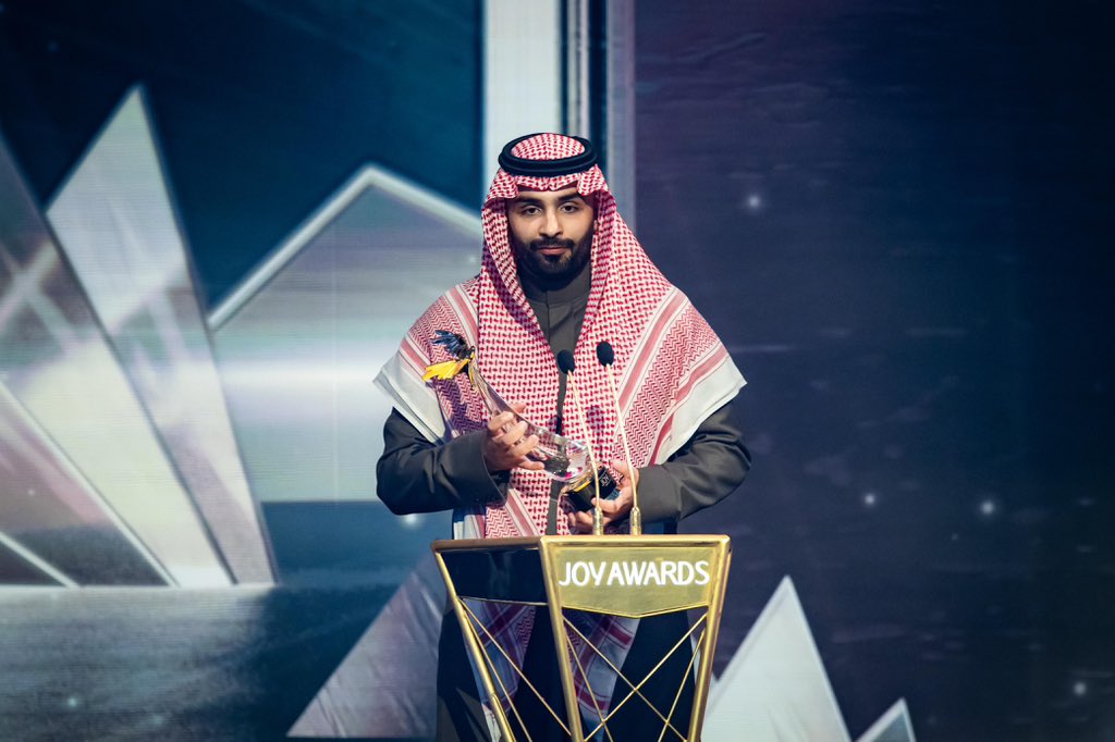 Turki_alalshikh's tweet photo. تكريم الشاعر القدير الراحل سمو الأمير بدر بن عبدالمحسن لما قدمه من أعمال في عالم الفن والموسيقى في حفل #جوي_أوورد 2025 😍❤

Paying tribute to the legendary poet, His Highness Prince Badr bin Abdul Muhsin, for weaving magic into the world of art and music at the #JoyAwards 2025 😍❤️

شاهد الحفل على MBC1 📺
Watch the ceremony on MBC1 📺

#BigTime
#RiyadhSeason
