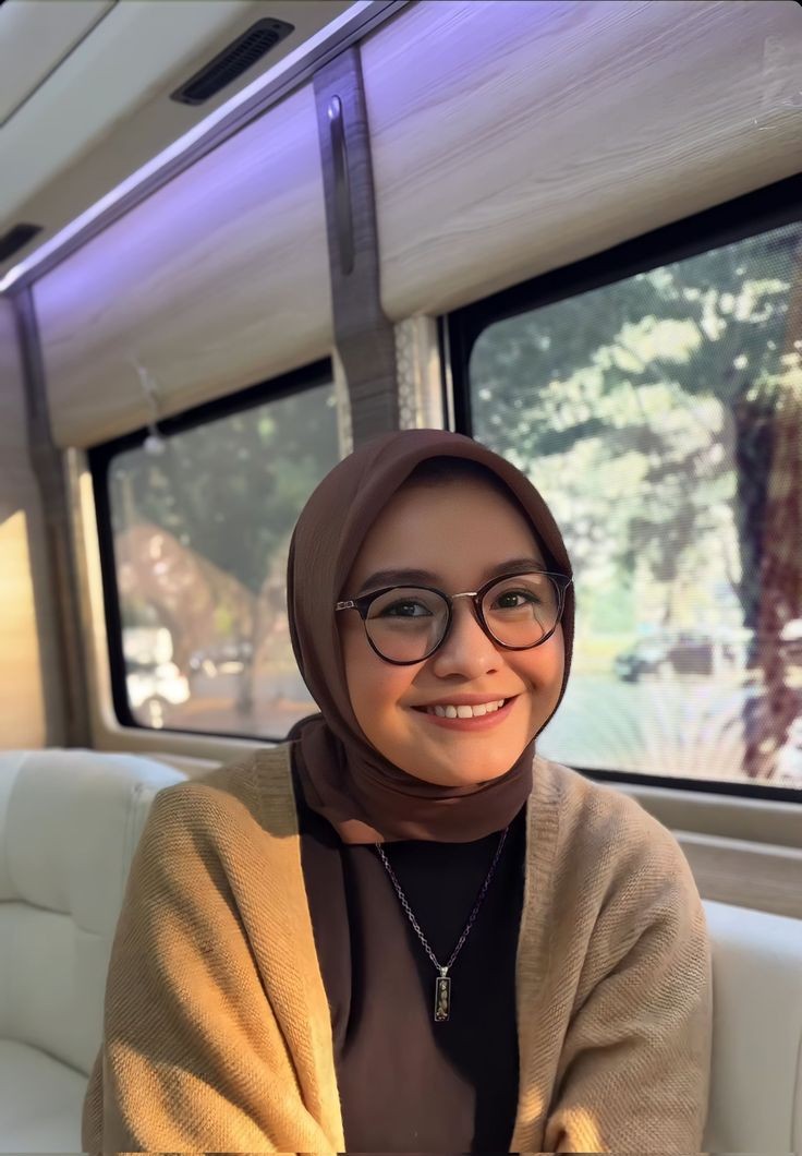 Sal mau menikah,
Bukan berarti dia lupa semua kebaikan&amp;EFFORT fans nya,
Dia hanya ingin menyempurnakan ibadahnya,

Dia tidak akan kemana²,
Dia masih akan terus BERKARYA&amp;BERKARYA,
Dia masih di sini bersama kita SALMINE 🫶

tidakkah kau lihat cinta setulus itu di matanya SALMINE?🥹