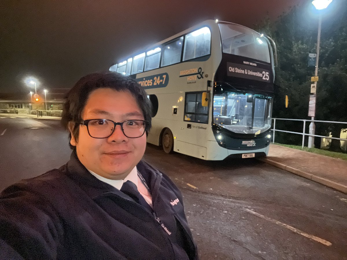 Play time!🤪

Seen enough clips all week of buses being driven, but watching isn’t as fun as playing! 🥇🎮

Some 28/29s for a leg stretch then decided the 9 hour spread wasn’t quite enough for my appetite so made it a 13.5hr one with some 25s🤩

#富豪大法好

#MMC大法好