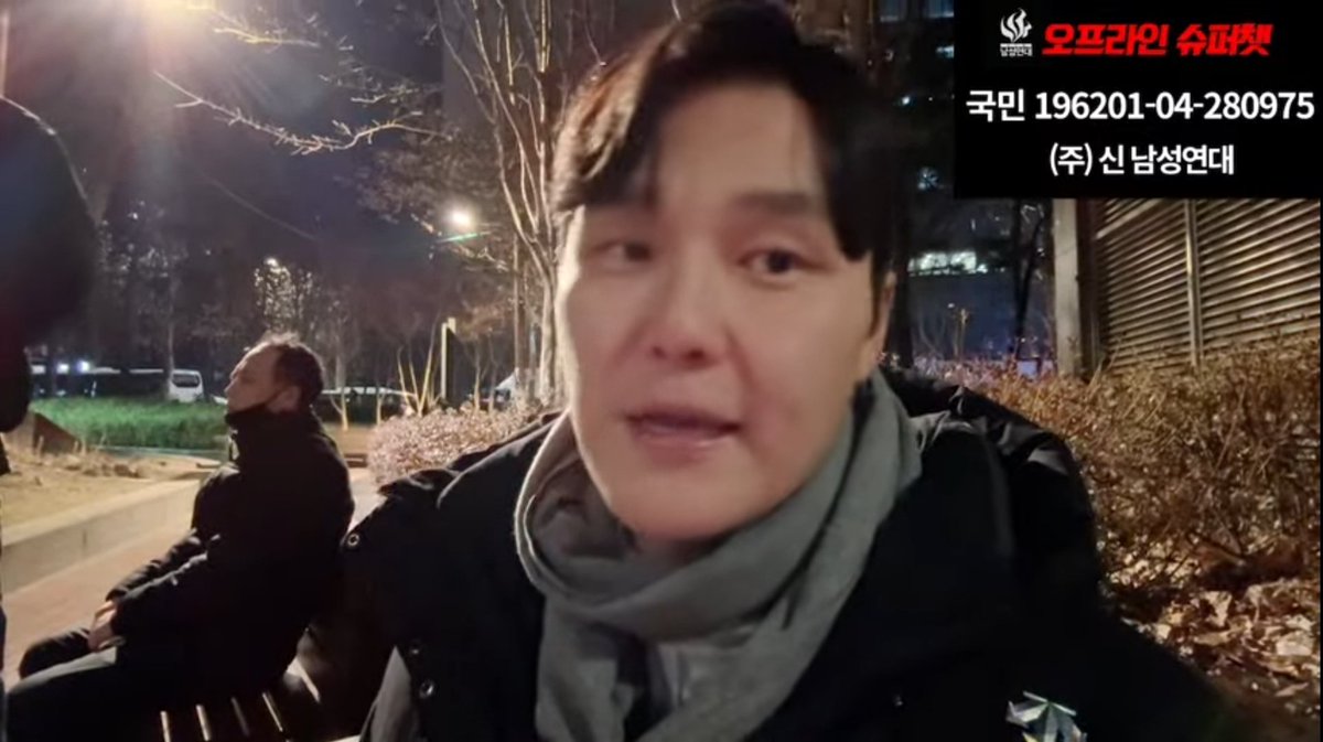 윤석열구속 폭력시위 ㅋㅋㅋㅋㅋㅋ

 배인규 이새끼 물건임 ㅎㅎ

 젋은애들 선동질하다가 애들 유리창깨고 난리나니까 뒤로 쓱 빠져서 찍더라 ㅎㅎ

 경찰들 오고 난리나니까 갑자기 편의점 갔다가 혼자 골목 숨었다가 공원 

그리고 시청자들 코인 받아서 산 벤츠에서 편안하게 코인 빨더라 ㅎㅎ