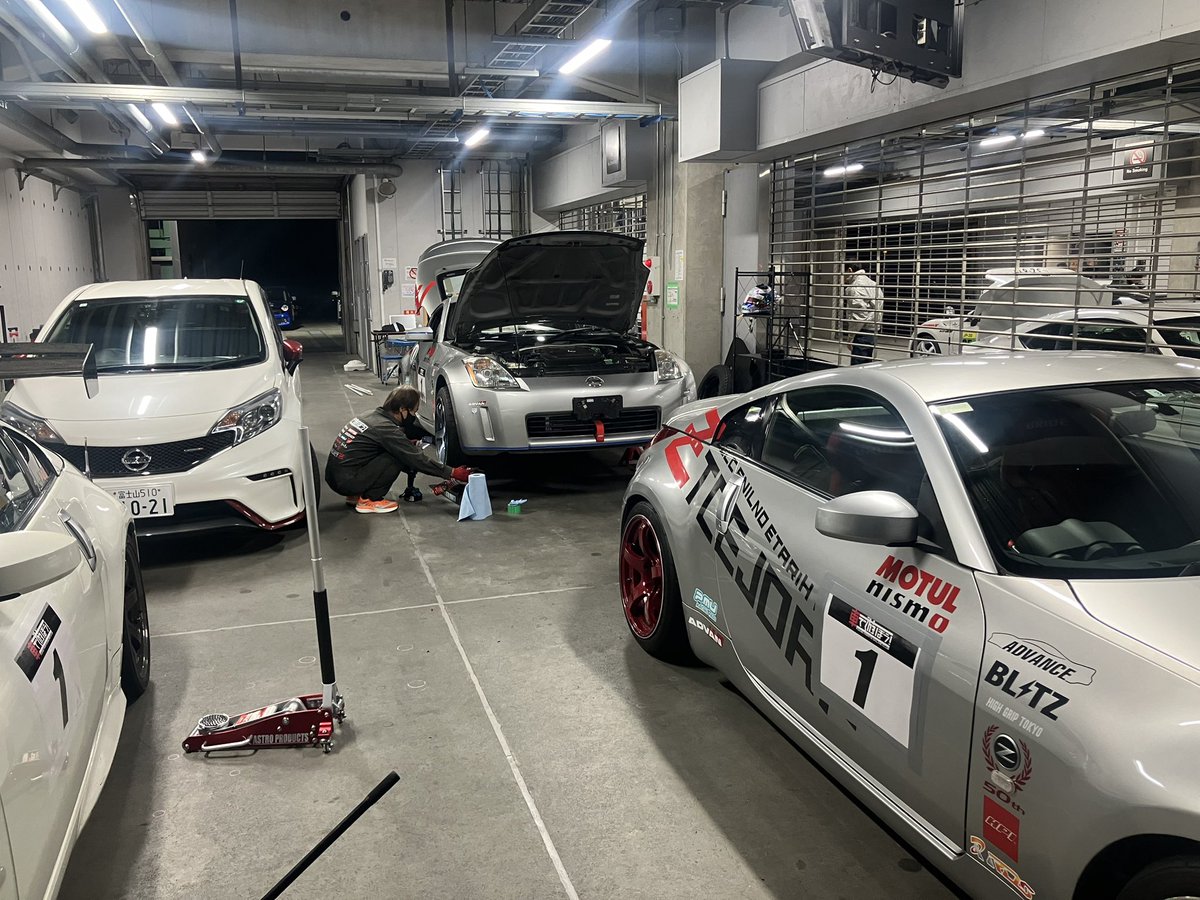 moto_f1fnsgt's tweet photo. 今日は7時間耐久レース。Z3台とノート1台を6名でレースに臨みます。
#車で遊ぼう
#PROJECT_z https://t.co/iHUv3s1RK1