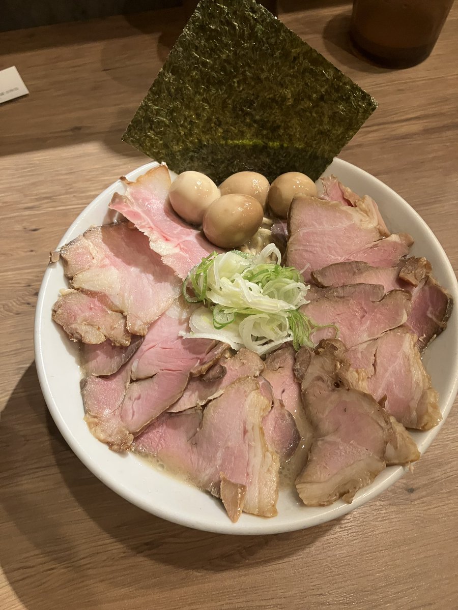 Usapan3__'s tweet photo. 2025年初ラーメンは小烏丸へ
生揚げ純粋豚骨ソバうずら
麺大盛り、トッピングチャーシュー
和え玉ニンニク醤油背脂
美味しかった！
ご馳走様でした https://t.co/EtBN9gwH7X