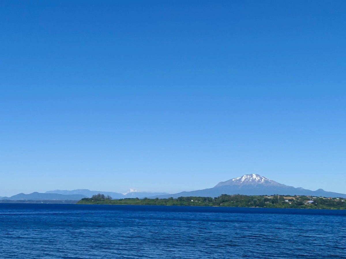 prespita's tweet photo. Lindo el sur 💙
#VolcanCalbuco #PuertoVaras #verano2025 #LagoLlanquihue https://t.co/KTU24MfI04