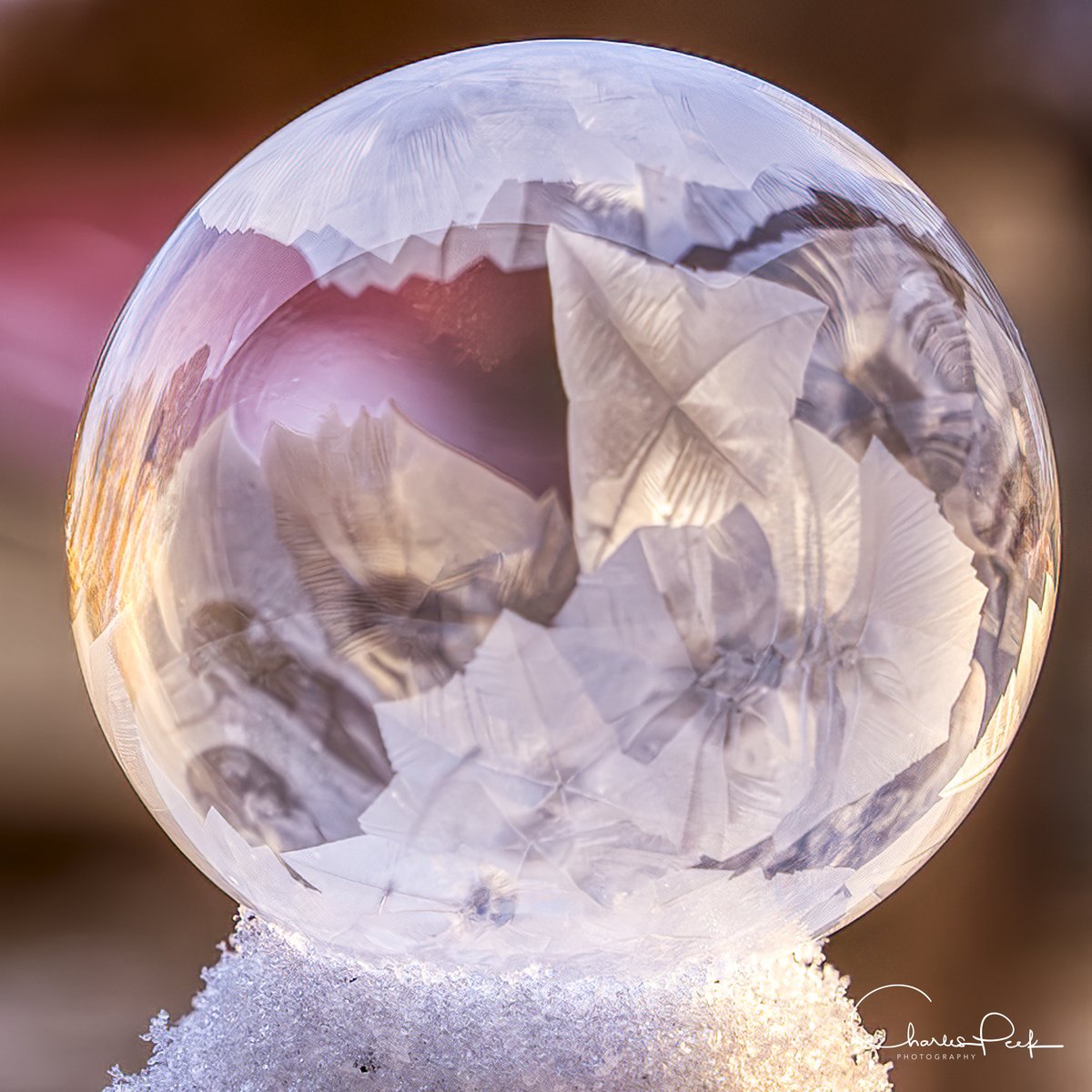 CharlesPeekWX's tweet photo. With the really cold temps you can still get out and have some fun. Taking pictures of soap bubbles freezing and the crystals forming is neat to watch. Here is a tutorial on how I do it. #winter #winterfun #frozensoapbubbles https://t.co/PAI9Y1yAT1 https://t.co/Jw8pA0cdC9