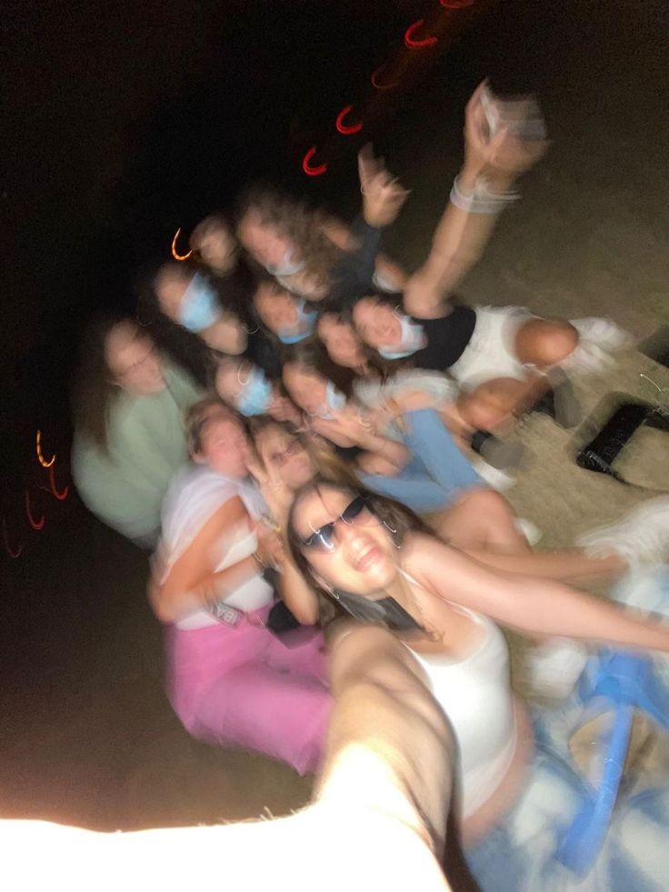 niejestemkasia's tweet image. ,,kim bylismy?
prawda była taka, że byliśmy po prostu ludźmi z dużą ilością błędów na koncie i miejscem zarezerwowanym w samym środku piekła.&quot;#pizgaczhell