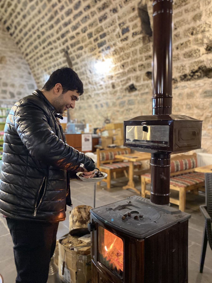 Akademik gençlik topluluğu olarak bugün bir araya geldik, hem sıcacık kestaneler eşliğinde keyifli anlar yaşadık hem de geleceğe dair planlarımızı konuştuğumuz verimli toplantımızı gerçekleştirdik.🌰

Daha nice üretken ve samimi buluşmalarda görüşmek üzere..💫