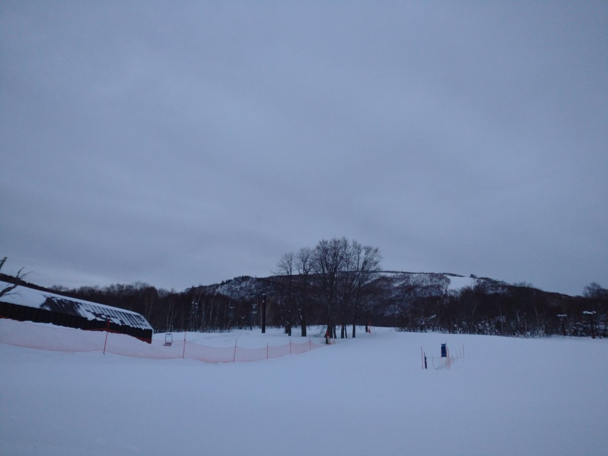 1/19
天候　曇
気温　山頂-5℃
風向　南西

おはようございます。
本日は奥志賀の日😊エリア1日券が割引、オリジナルグッズが当たる抽選会も同時開催✨
さーらーにースキー子供の日⛷️小学生以下無料です！！お得すぎる😍
お待ちしております。

運行状況はこちら↓↓↓
shigakogen-ski.or.jp/lift/okushigak…