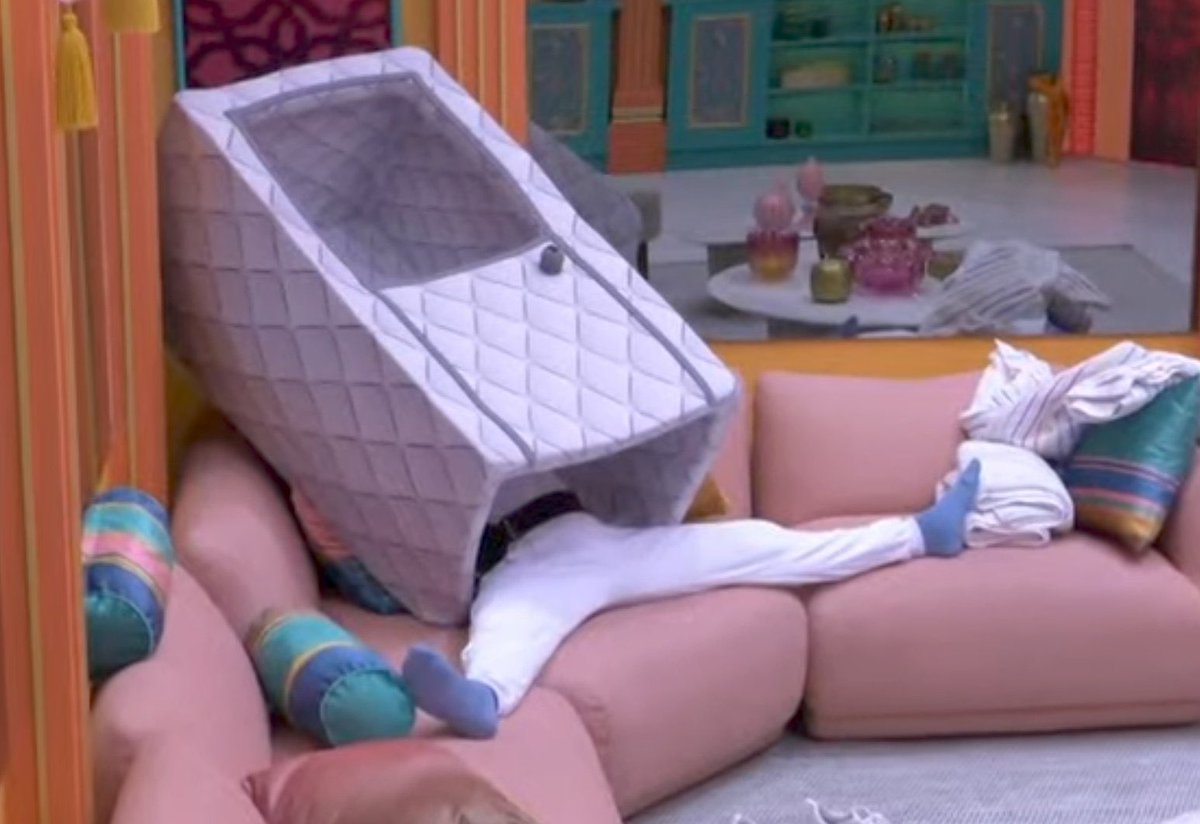 Vamos de thread de Diego Hypólito de quarto branco

Pq não tem nem meia hora de monstro e já temos diversão garantida

Vai ter fio sim
Kkkkkk

#BBB25