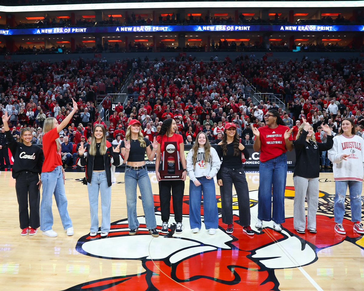 Louisville Volleyball (@louisvillevb) on Twitter photo National Runner-Up 🏆
Felt the love from Card Nation at today's <a href="/LouisvilleMBB/">Louisville Men's Basketball</a> game ♥️
#GoCards National Runner-Up 🏆
Felt the love from Card Nation at today's <a href="/LouisvilleMBB/">Louisville Men's Basketball</a> game ♥️
#GoCards