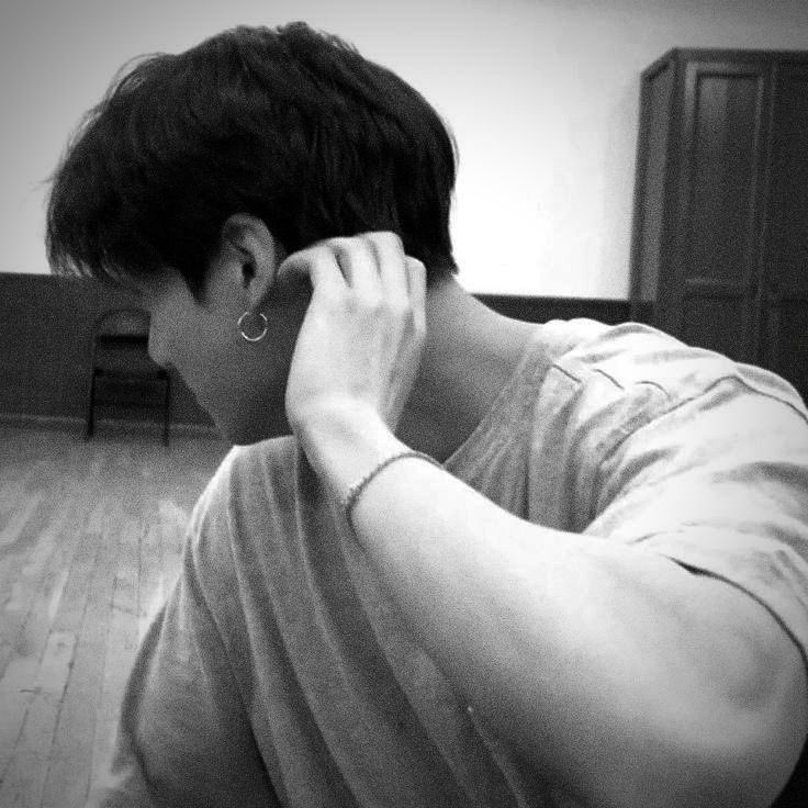 thvjkmon's tweet photo. College crush https://t.co/XXNIs7i6lx