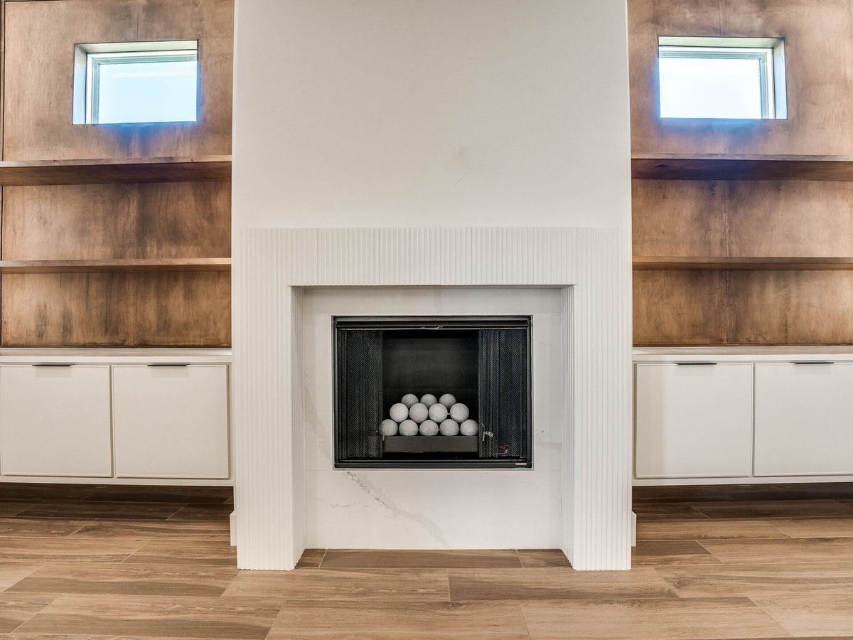 WyattPoindexter's tweet image. 9301 SW 35th Street makes life easy with a mudroom, POP UP office, and pet wash station. 🐾✨ Practical luxury at its finest!
Listed by Lindsay Greene - The Agency Oklahoma
#9301SW35thStreet #FunctionalLuxury #EverydayConvenience #TheAgencyOklahoma