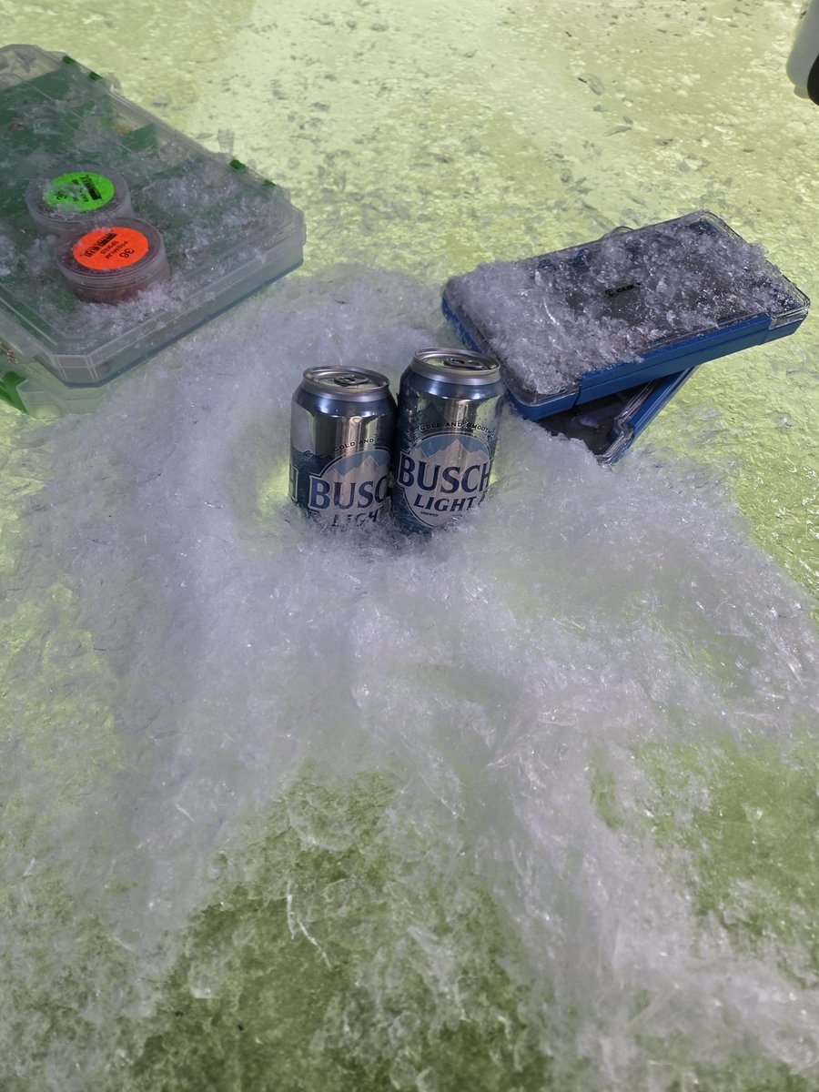 timfoster95's tweet image. #headforthemountains #buschlatte #buschlight Pro tip.  When ice fishing drill a partial hole. Insert pounders. Cover with shavings to keep that Busch Light ice cold!