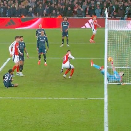 📸 Gabriel Martinelli’s strike to put Arsenal ahead was close… 😅