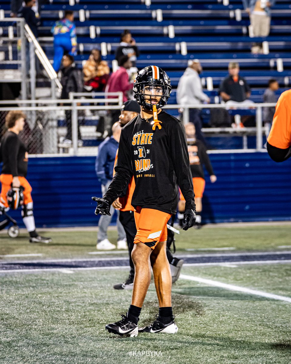 PaulNcho4's tweet photo. Some of my favorite photos from Senior year, grateful to be a part of this legendary program. @LHSDreadnaughts https://t.co/p0kt7ePf9B