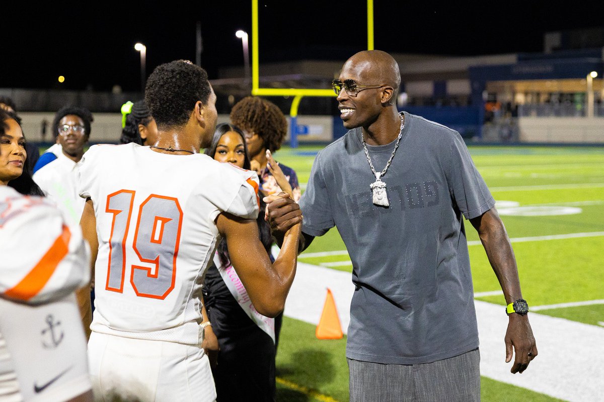 PaulNcho4's tweet photo. Some of my favorite photos from Senior year, grateful to be a part of this legendary program. @LHSDreadnaughts https://t.co/p0kt7ePf9B
