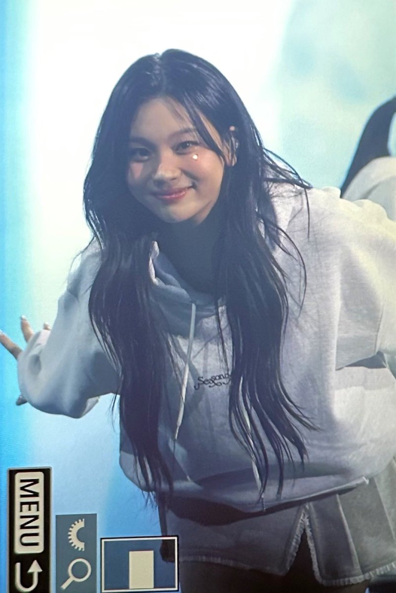 너네는 렛서팬더 함부로 눈 마주치지 마라..
평소 헬스도 꾸준히 하시던 지인분... 같이 공연장에서 렛서팬더 발견함...
귀엽다면서 다가가려고 하시길래 다들 말리는데 괜찮다면서 눈 마주침...
그렇게 눈앞에서 순식간에 잡아채서 외마디 비명만 남긴 채 영원히 버디 되셧다.. 그뒤로눈안마주침..