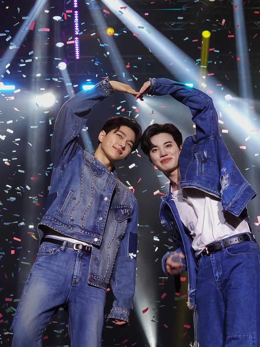 250118 #엘 #김명수
w/ #성열 &amp; #성종

#인피니트 #INFINITE
#15TH_ANNIVERSARY_CONCERT
#LIMITED_EDITION #INFINITEinJakarta