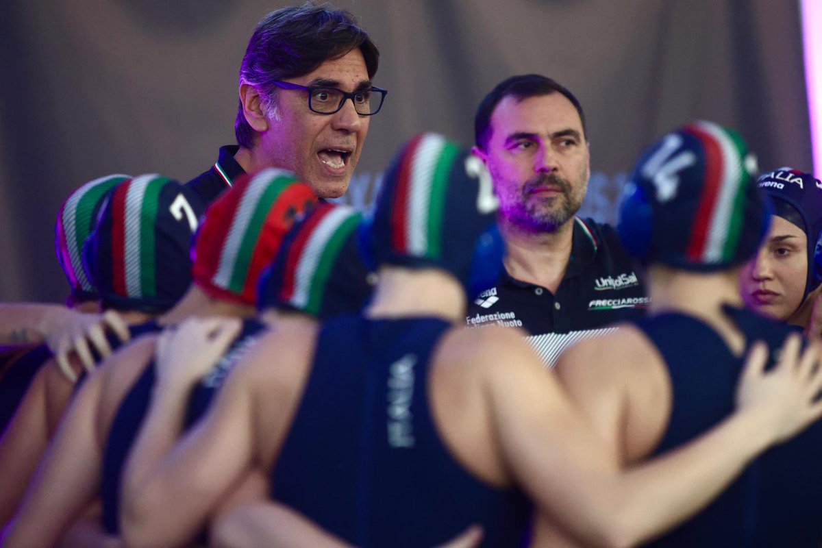 FINOfficial_'s tweet photo. ๐คฝโโ๏ธ L'Italia perde di misura, 13-12, contro l'Ungheria. Il passaggio alle SuperFinal della World Cup si decide domani nell'ultimo turno: azzurre in vasca alle 12 con Israele. Diretta su RaiPlay.
๐ https://t.co/oQJ1fhqGZp
๐ธ @WorldAquatics
#Azzurre #7rosa #Pallanuoto #Waterpolo https://t.co/rhtADNcQMZ
