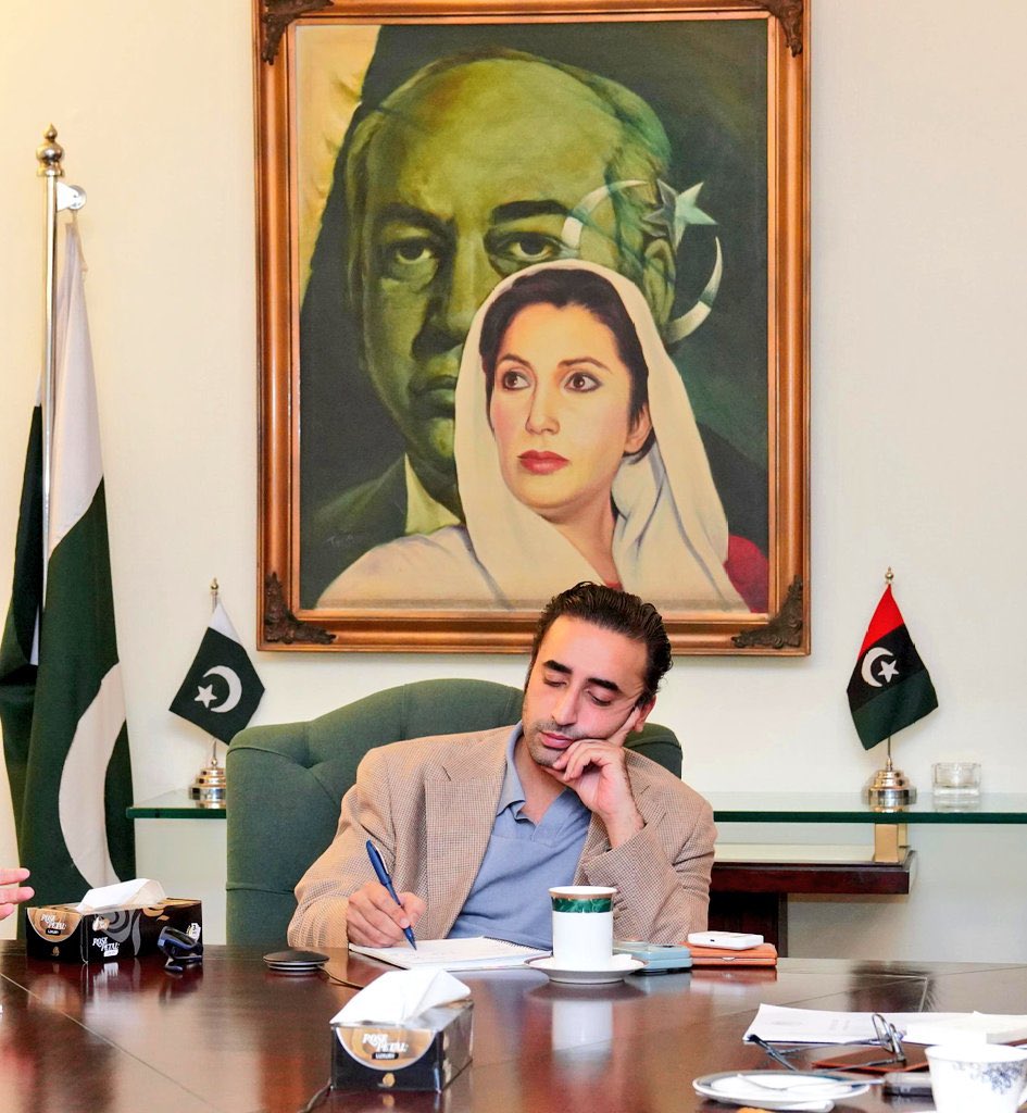 shahhasharr's tweet photo. An inspiring leader meets inspiring minds. @BBhuttoZardari’s visit to MUET will highlight the importance of education. 

#PSFMUETwelcomesBBZ
@BBhuttoZardari @AseefaBZ @BakhtawarBZ @Lalautbaan2 https://t.co/RNnuc8Dl27