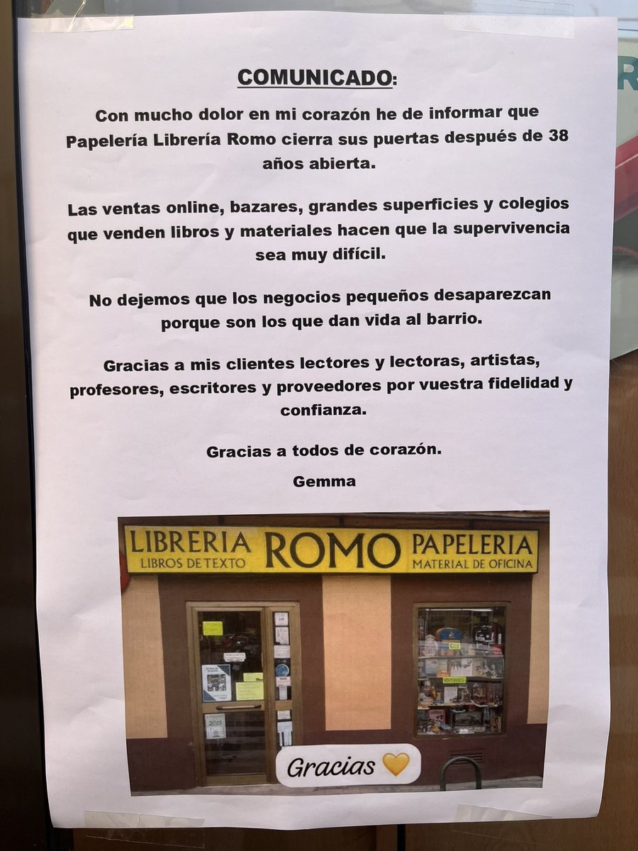 Cierra esta librería del barrio donde vivo, una pena. Si aún podéis pasaros por algún libro no estará demás.