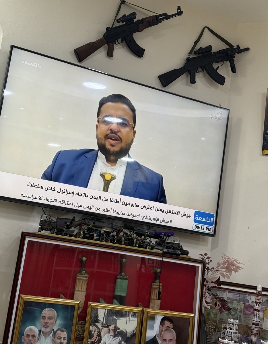 anesmansory's tweet photo. الان مباشر نصر الدين عامر يفجر قنابل سياسية جديدة @Nasr_Amer1 
قال ان التنسيق بين  اليمن وفصائل المقاومة الفلسطينية مستمر وعمليات اليمن سوف تتواصل وتتحول من إسناد غزة إلى عمليات هجومية اخرى لإسناد اتفاق وقف إطلاق النار ومراقبة اي خروقات 

قناة المهرية https://t.co/JnLDNe92j7