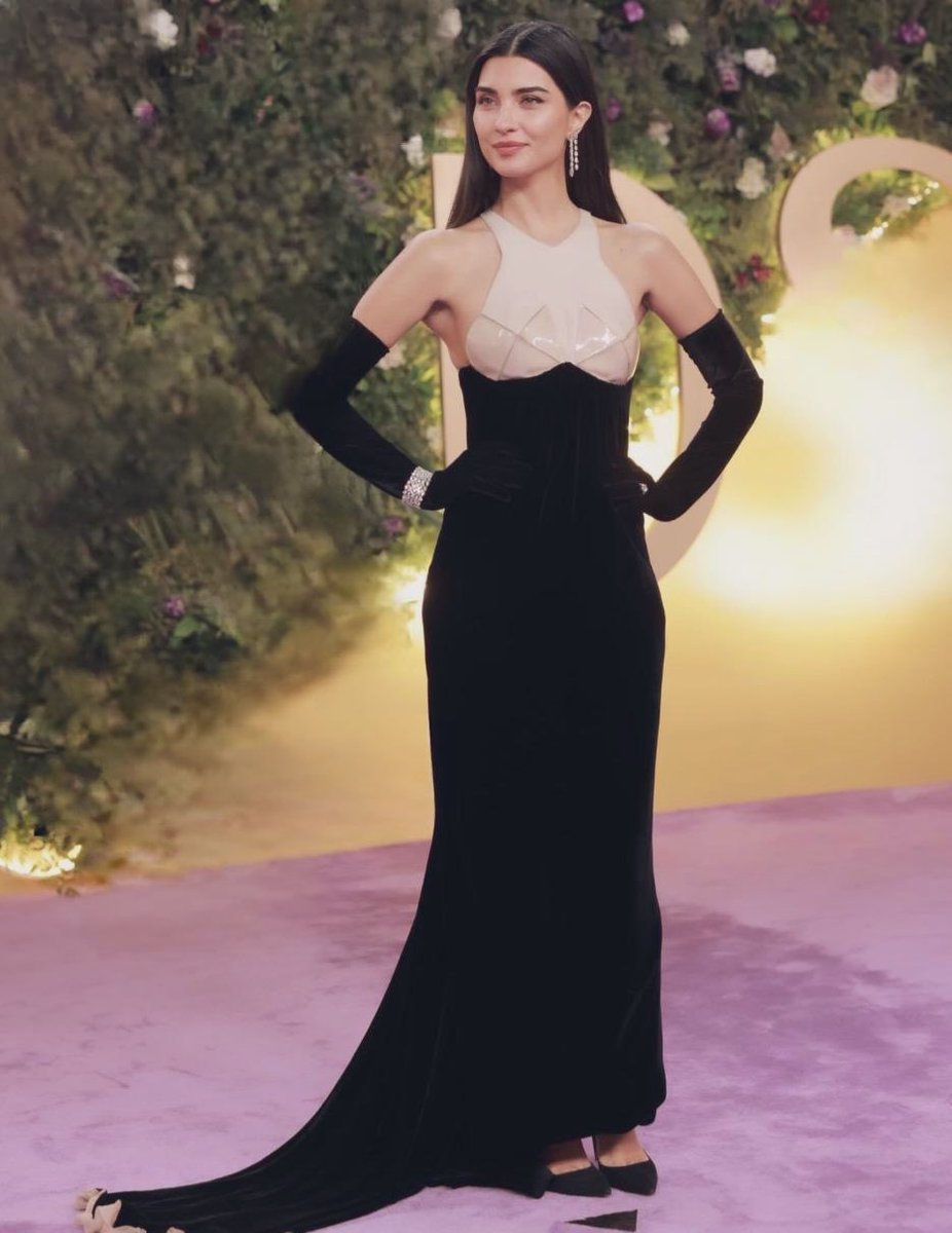 gorgeous4ew's tweet photo. توبا #joyawards ❤️ https://t.co/30notW4Oyn