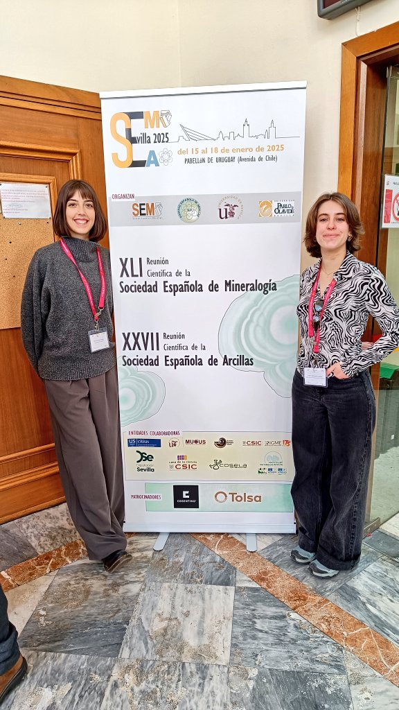 microlab103's tweet image. This week, our postdoctoral researcher @maarmh and PhD student Lidia Generelo presented their work at the #SEMSEA2025 National Congress in the beautiful city of Seville 🌞
It's always a pleasure to meet and learn from experts!
#SEMSEA2025 #Research #microorganisms #bentonite