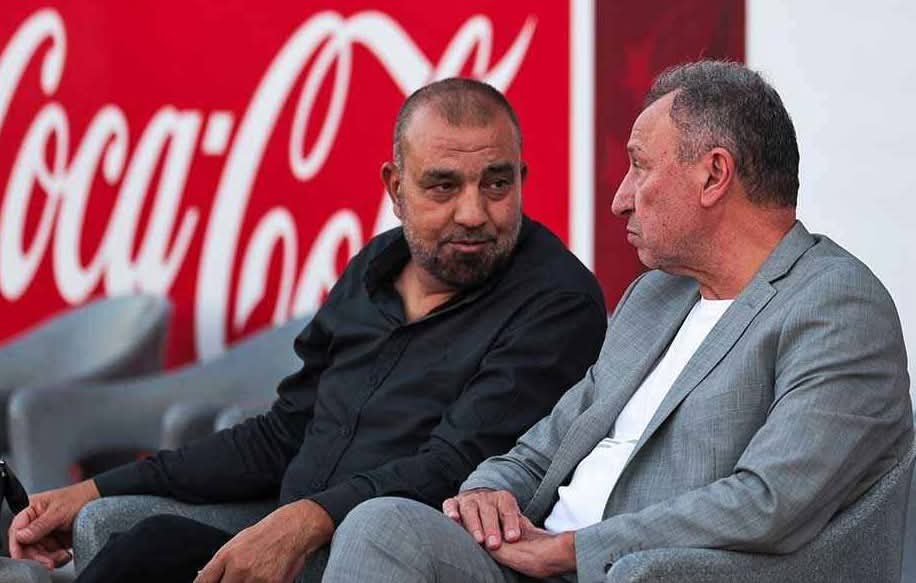 يناير والاهلي معملش ولا صفقة... جناح مشي وجناح اتصاب ومكملين الموسم بجناحين... عندنا مهاجم واحد والتاني دماغه مش معاه.. الصفقااااات ياااا كبااتن ... خط هجومنا فاااضي ياااا كباااتن.. فااااضل ١٣ يوم ياا كبااااتن...
#فشل_الخطيب_ضيع_الأهلي