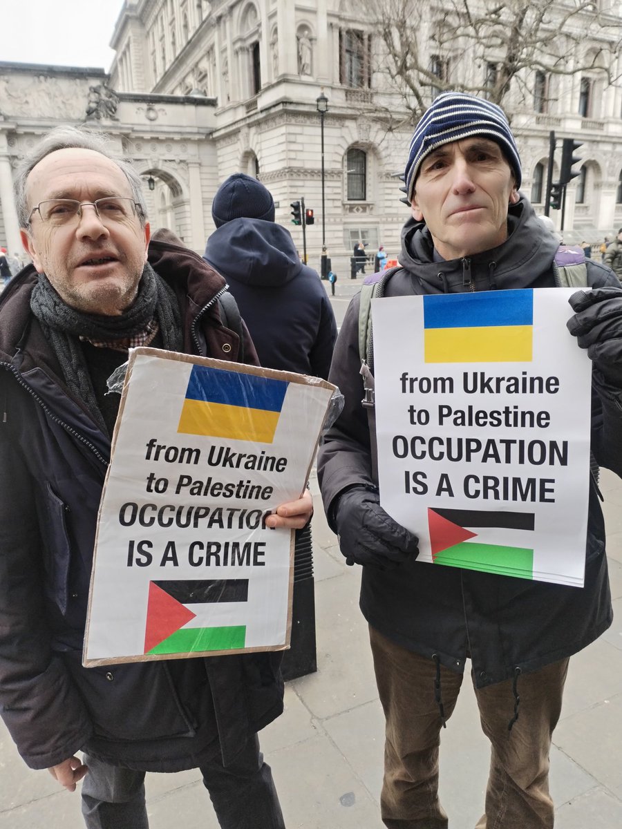 Pro-Ukraine activists on today's #GazaCeasefire demo #Palestine #Ukraine️