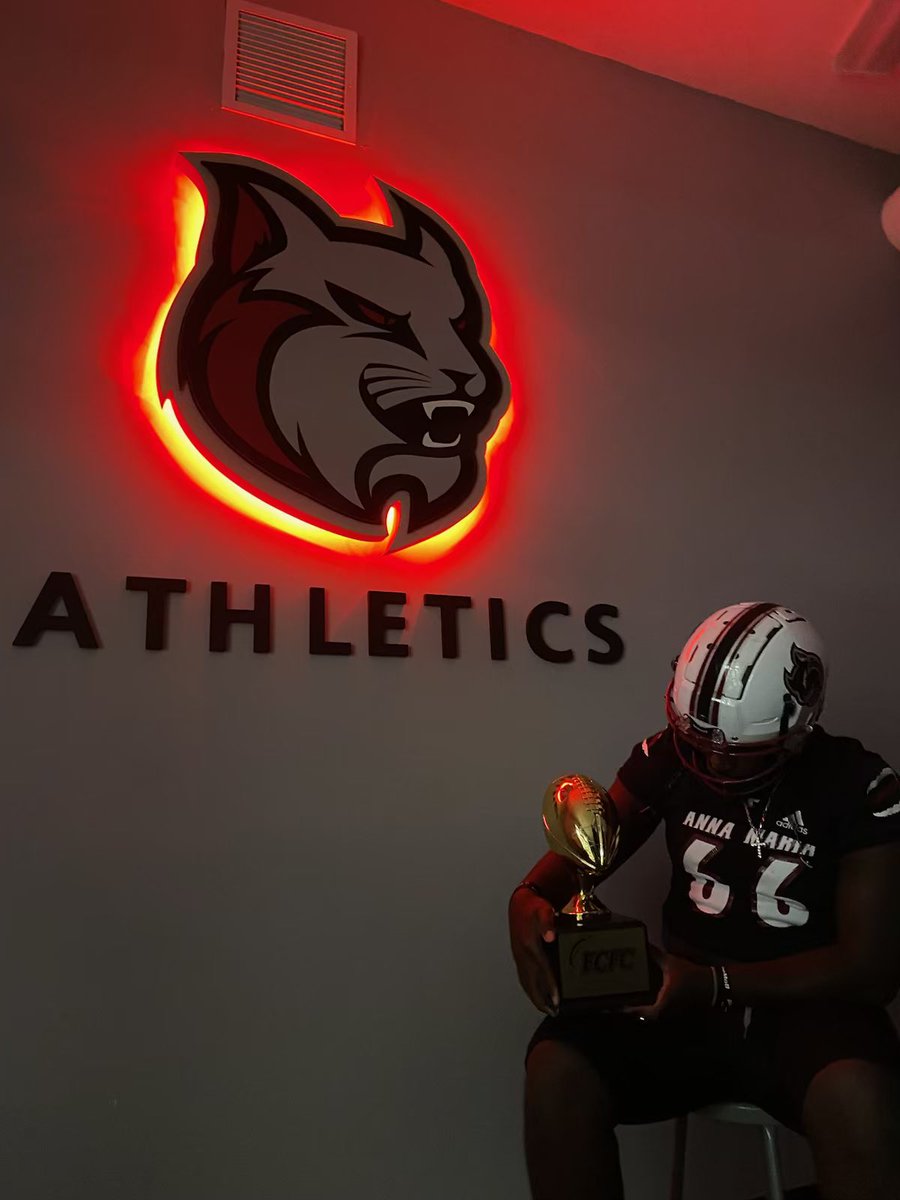 Thank you @Coach_HBraga and the Anna Maria coaching staff for having me on campus today, great campus, great culture they have building up there💯 <a href="/One11Recruiting/">One11 Recruiting</a> <a href="/Coach_Dugs/">Matt Dugan</a> <a href="/Bridgton_Ftbl/">Bridgton Academy Football</a> <a href="/ScoutingNE/">Coach Silva</a> <a href="/PRZ_CoachQuisse/">Coach Marquisse Silva</a> <a href="/CoachSliney/">Rob Sliney</a>