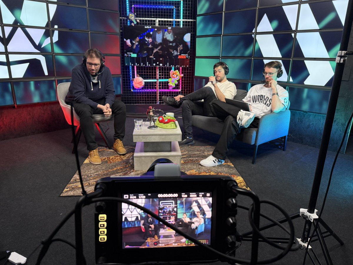 No to zaczynamy LEC-em maraton League of Legends w 2025. Oby gierki dopisywały, bo atmosfera w studio TOP 😅 To będzie gorący rok i kolejne na kanałach <a href="/Nervarieno/">Nervarien</a> 🔥