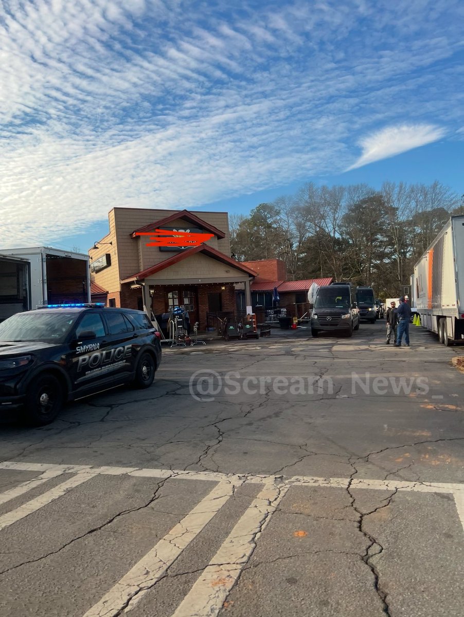 Scream_News_'s tweet photo. 🚨“Scream 7” images:

Now that they have finished filming in the tavern, I can upload some pics from the filming. I didnt upload them for safety reasons of course.

#Scream5  #Scream6  #ghostface  #Scream7 #ScreamVII #ScreamVI #screammovie https://t.co/hMyn4THK5f