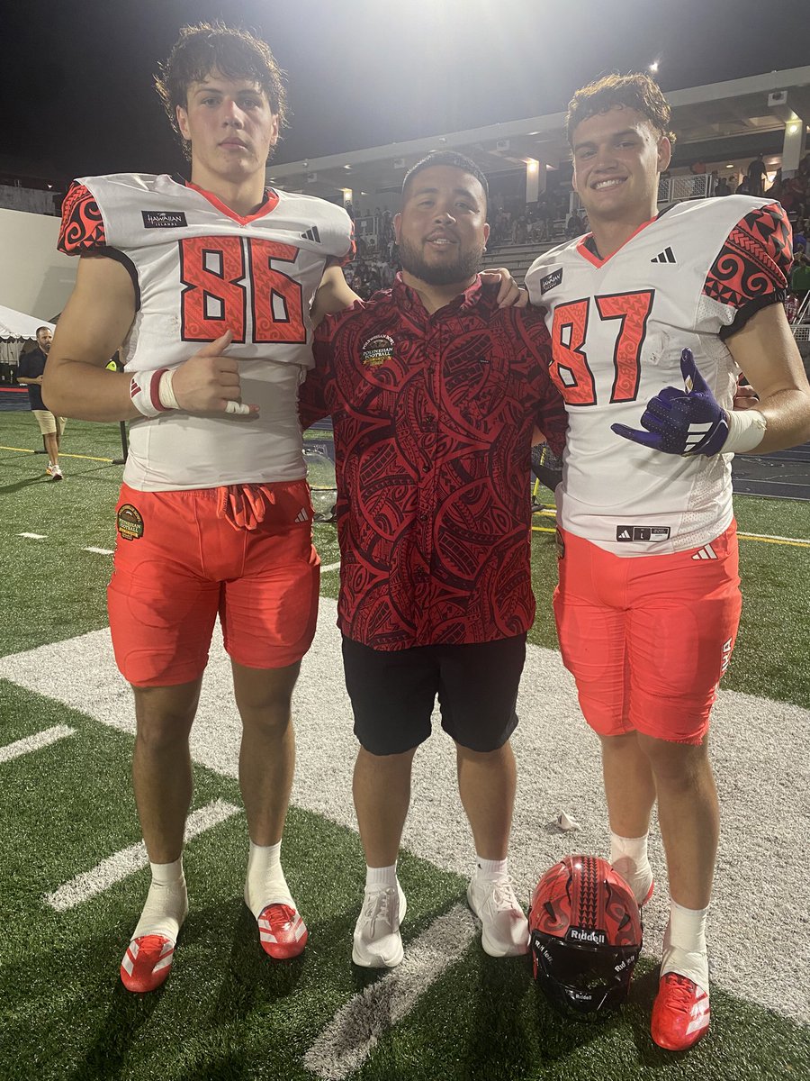 CoachNateOishi's tweet photo. Truly a blessing to Coach TEs for team Mauka in this year’s Poly Bowl! Thank you @polynesiabowl @PolynesianFBHOF for the opportunity! Good luck to our TEs @BaronNaone and @BrockHarris2026 these guys are studs and I’m excited to see them ball at the next level. @702HSFB @HSFBamerica @NCMFC1 @JoeArrigo_ISG @TheFranchiseLV @AlexWright1028 @BrandonHuffman @BlairAngulo @GregBiggins